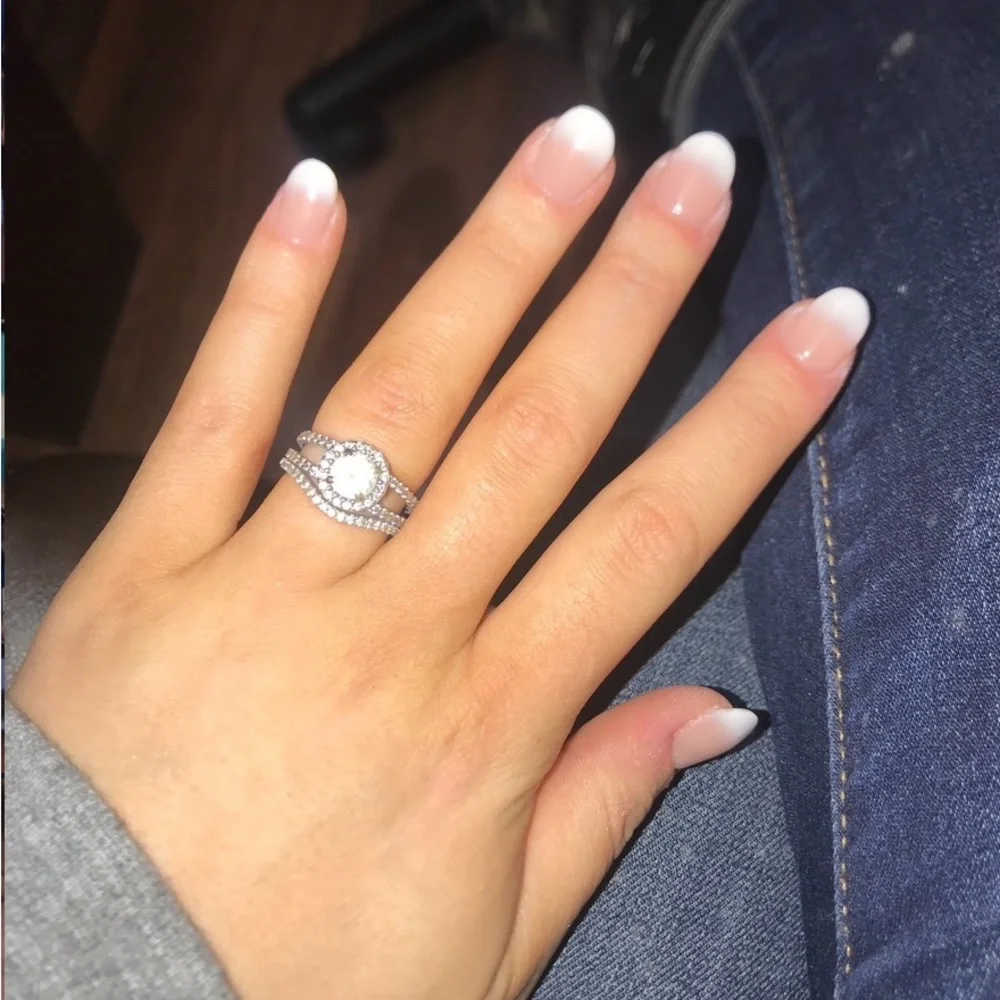 Elegant 14K White Gold Engagement & Bridal Ring Set - Picture 1 of 2
